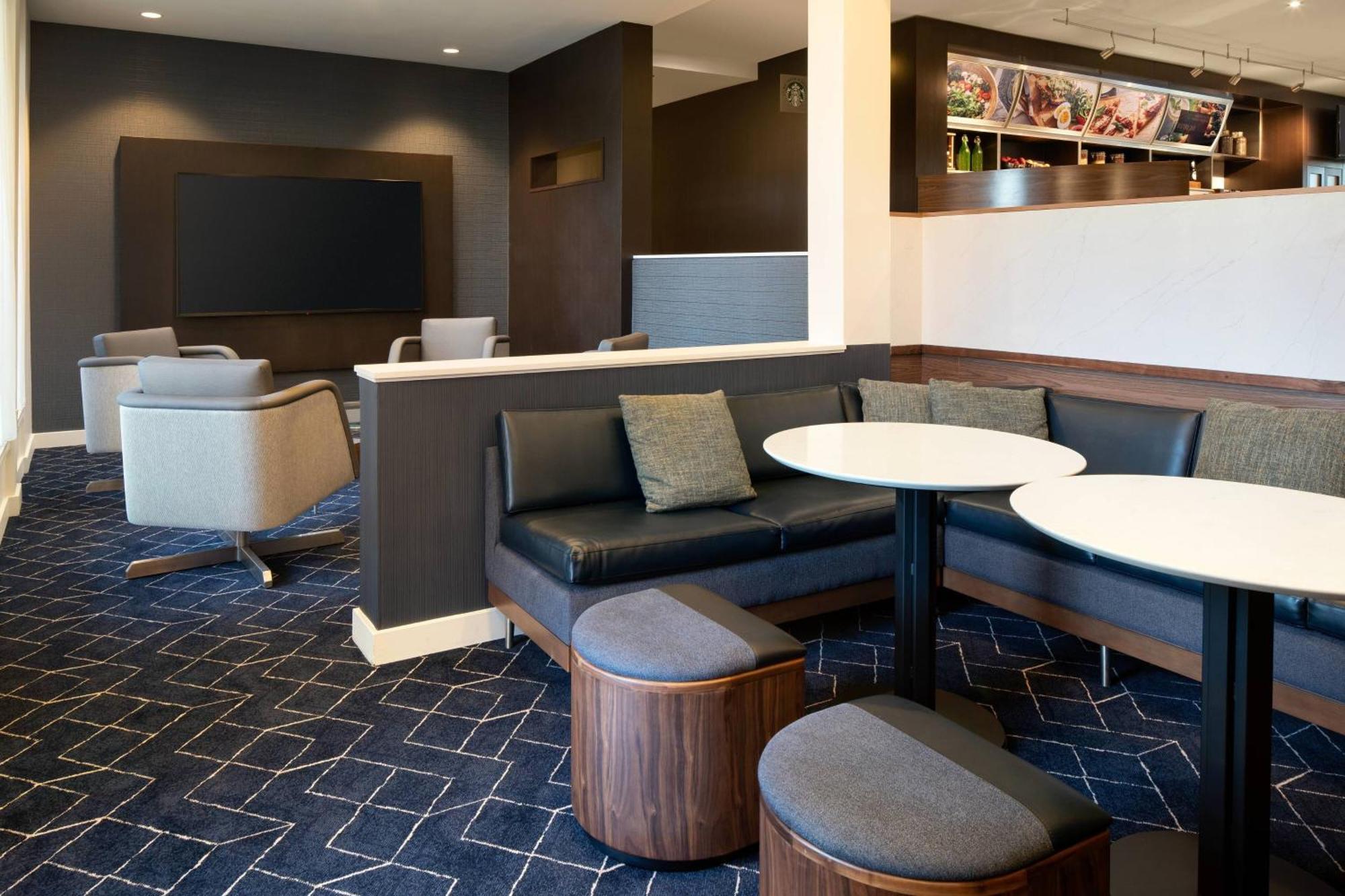 Courtyard By Marriott Bakersfield Hotell Exteriör bild