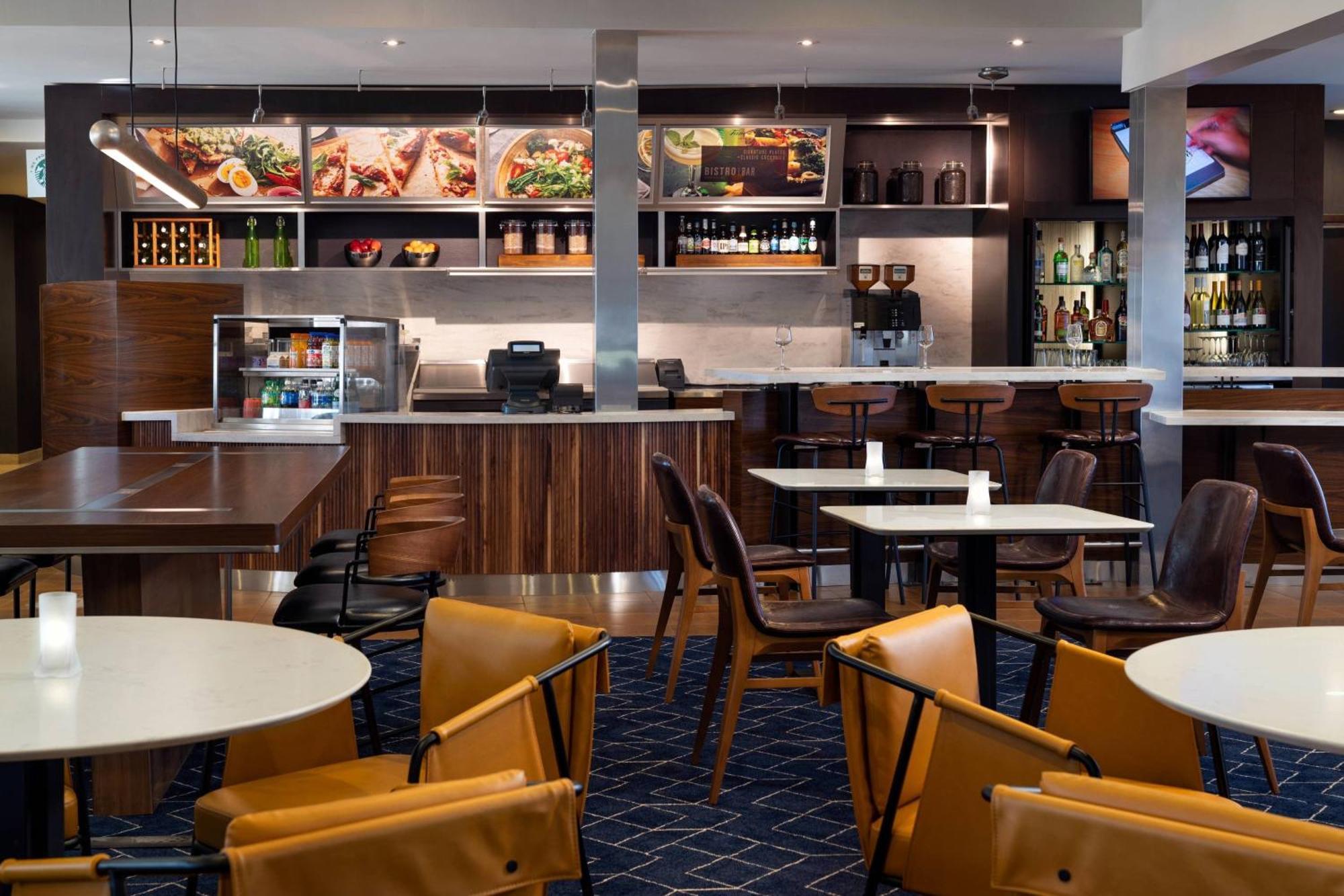 Courtyard By Marriott Bakersfield Hotell Exteriör bild